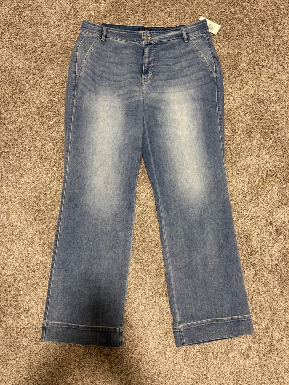 Judy Blue NWT Women’s Light Blue Washed Jeans